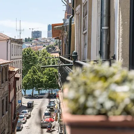 In - Ribeira Center - 5 Porto